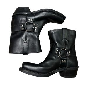The Frye Harness 8R women’s boots sz 8.5
